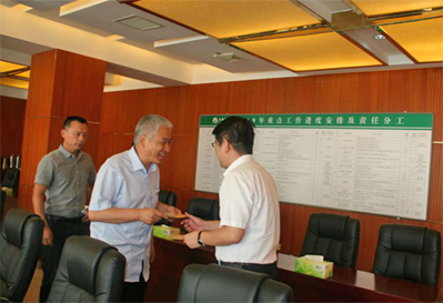 PG电子控股党委慰问难题党员活动